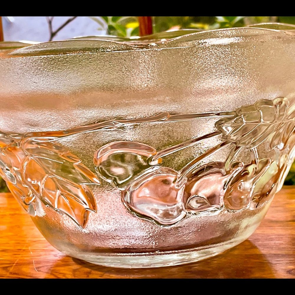 ⭐️HP⭐️VTG▪️PASARI▪️Fruit Embossed Pedestal Glass Punch Bowl - Picture 5 of 11